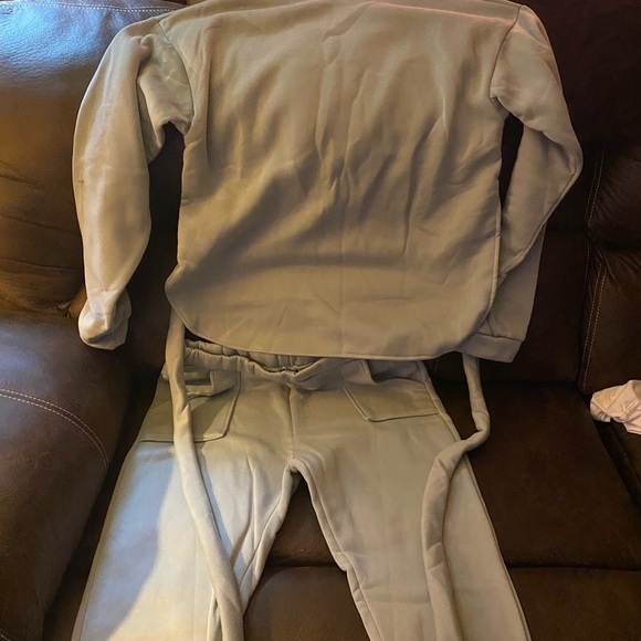 Fashion & Accessories - Picture 3 of 3